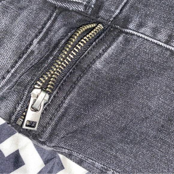 STRADIVARIUS PREMIUM DENIM Regular Waist Skinny Fit Black Denim Women’s Jeans - Picture 4 of 5